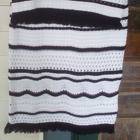House of Harlow 1960 2PC Crocheted Blck/Whte Stripe Top & Maxi Skirt Size: L NWT - Picture 2 of 12